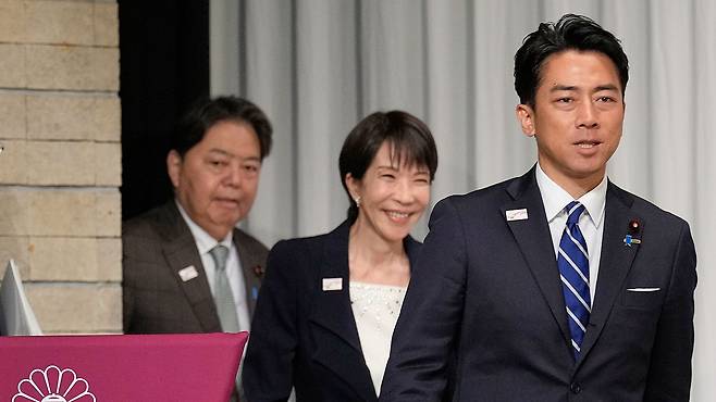 자민당 총재 선거 후보. 오른쪽부터 고이즈미, 다카이치, 하야시 의원