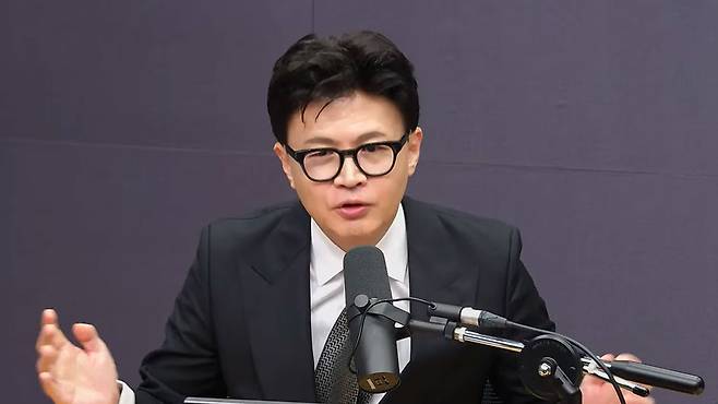 SBS 라디오 '김태현의 정치쇼'에 출연한 한동훈 전 국민의힘 대표 [유튜브 캡처]