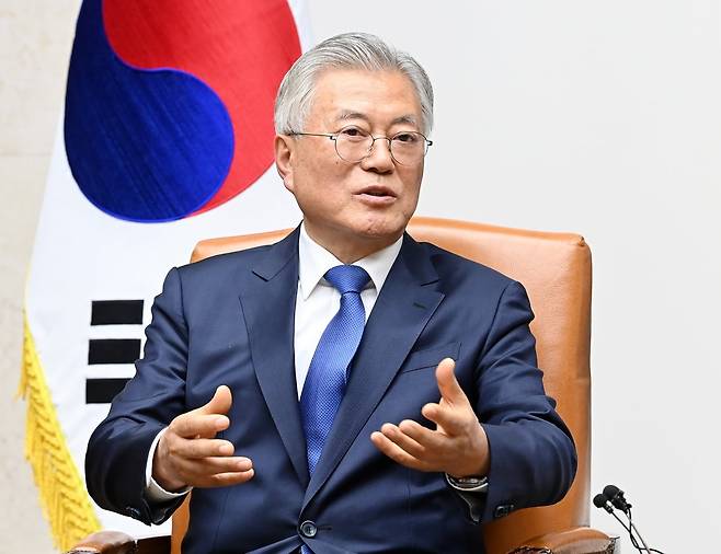 4·27 판문점선언 7주년 기념식 참석차 국회를 방문한 문재인 전 대통령이 25일 오후 서울 여의도 국회에서 우원식 국회의장과 면담을 하고 있다. 2025.04.25 강은구 기자
