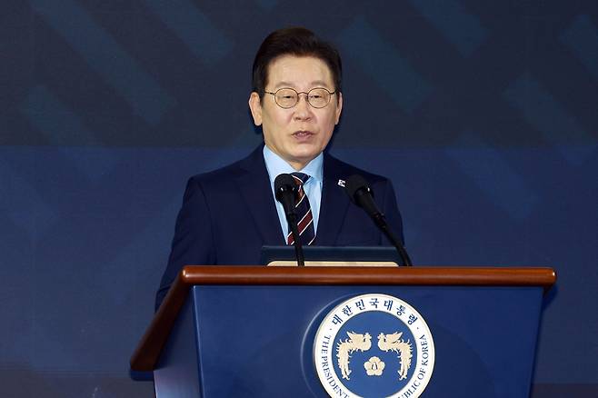이재명 대통령이 2일 서울 광진구 그랜드워커힐서울 호텔에서 열린 제19회 세계한인의 날 기념식에서 기념사를 하고 있다. 대통령실사진기자단