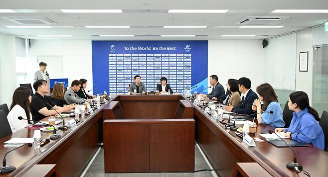 지난 1일 서울 송파구 올림픽회관에서 대한체육회 제1차 성평등위원회 회의가 열리고 있다. 연합뉴스