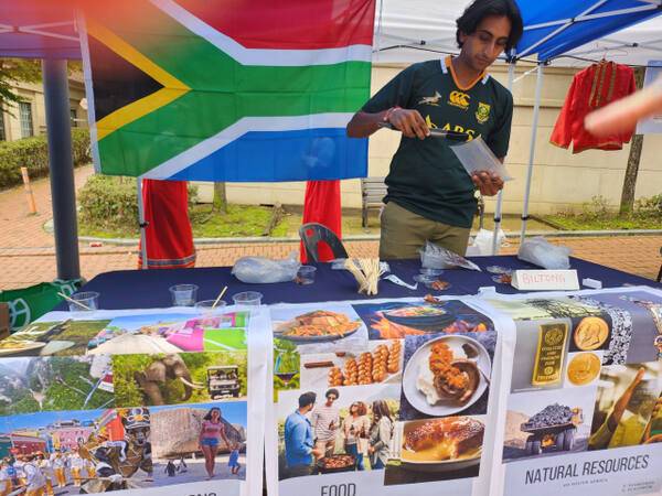 다국적 문화체험:남아프리카 공화국 체험 부스. 박화선기자