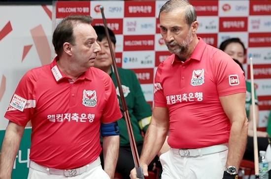 웰컴저축은행의 두 레전드 산체스(왼쪽)와 사이그너 행보가 엇갈렸다. 사이그너는 완승을 거두며 64강에 진출한 반면, 산체스는 승부치기서 패해 첫판서 탈락했다.