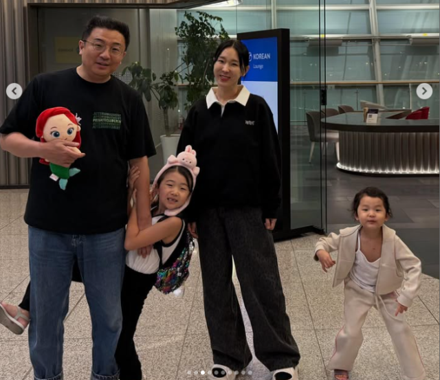 그룹 샵 출신 방송인 이지혜 가족. /이지혜 소셜미디어