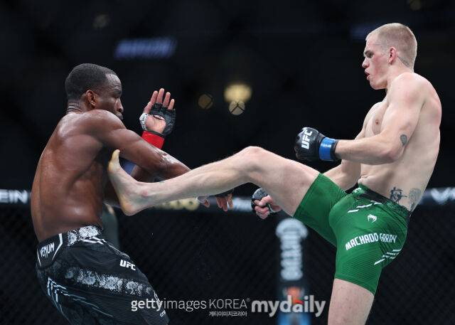 웰터급 6위 이안 마차도 개리(오른쪽)./게티이미지코리아