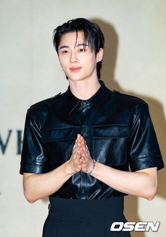 [OSEN=박준형 기자]  3일 오후 서울 성수동 아이아이컴바인드 신사옥에서 하우스 노웨어 서울 오픈 기념 포토월 행사가 진행됐다.이날 현장에는 틸다 스윈튼와 스트레이키즈 필릭스, 에스파 카리나, 에프케이에이 트윅스, 미야오 엘라, 사카구치 켄타로, 앤 커티스, 허광한, 헌터 샤퍼, 변우석, 차이 쉬쿤이 참석했다.배우 변우석이 포즈를 취하고 있다   2025.09.03 / soul1014@osen.co.kr