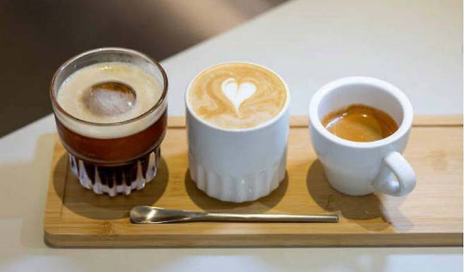 커피 자체는 변질이 더딘 편이지만, 사람의 침이나 오염된 얼음이 섞이는 순간 상황은 달라진다. 게티이미지