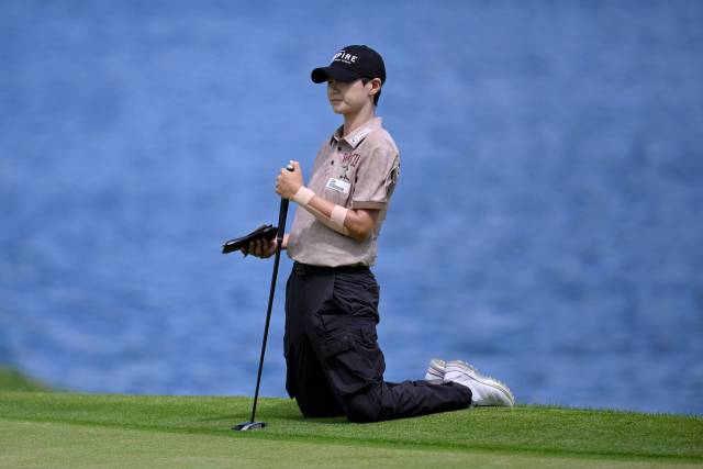 그린을 읽고 있는 박성현. 사진 제공=AFP연합뉴스