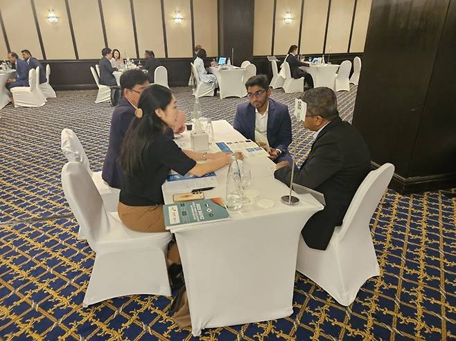 대구경북경제자유구역청 무역사절단이 아랍에미리트에서 수출상담회 진행하고 있다. ⓒ대구경북경제자유구역청