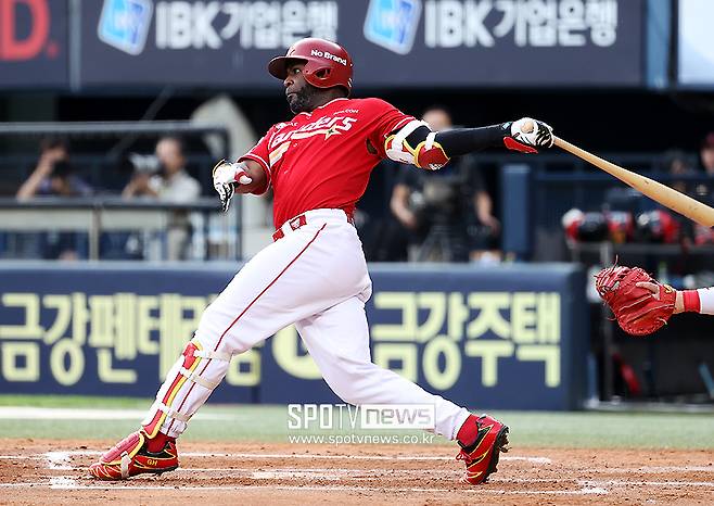 ▲ 전반적인 몸 상태가 좋지 않은 에레디아는 2일 1군 엔트리에서 빠지며 정규시즌을 마감했다 ⓒ곽혜미 기자