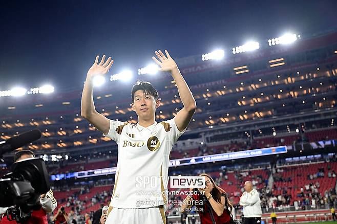 ▲ LAFC는 지루의 무게감을 포기하고 손흥민의 속도와 유연함을 택했다. 결과는 분명하다. 초반 8경기 8골 3도움을 올린 손흥민으로 MLS 전체를 들썩이게 만드는 효과를 만들었다. LAFC는 현재 MLS컵 강력한 우승후보로도 꼽힌다.