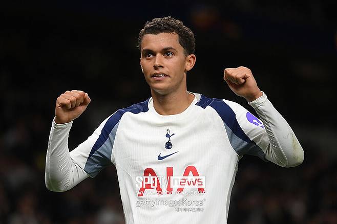 ▲ 북런던에서 10년을 헌신하며 수많은 전설적인 장면을 남긴 손흥민이 미국 메이저리그사커(MLS)에서 무자비한 득점 행진을 이어가자 영국 현지에서는 “토트넘이 손흥민을 붙잡았어야 했다”는 목소리가 커지고 있다.