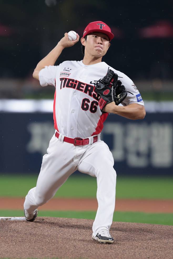 KIA 타이거즈 투수 이도현이 2일 광주 SSG 랜더스전에서 역투하고 있다. /사진=KIA 타이거즈 제공