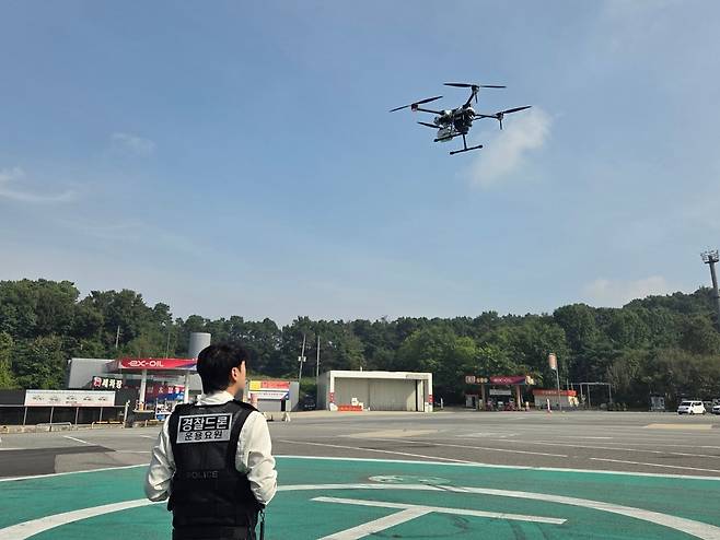 드론을 이용해 교통단속을 벌이는 모습 [촬영 김솔]