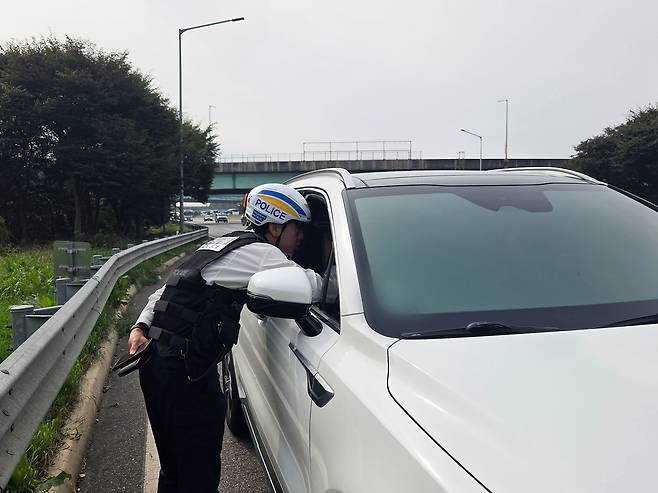 버스전용차로 위반 단속 현장 [촬영 김솔]