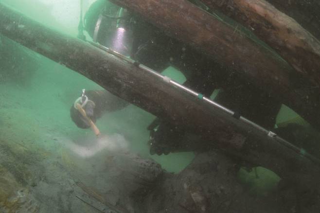 국립해양유산연구소가 마도 해역에 가라앉은 조선시대 조운선 마도4호선 조사 모습. &nbsp;(사진=국립해양유산연구소 제공)