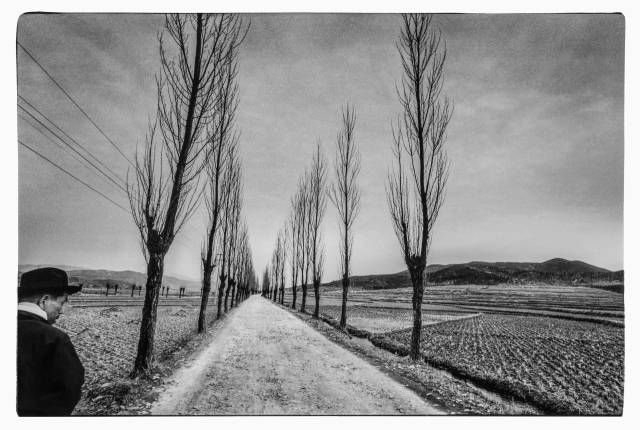 경상북도 월성(경주시 월성동) 1973. ©강운구, 고은사진미술관 제공