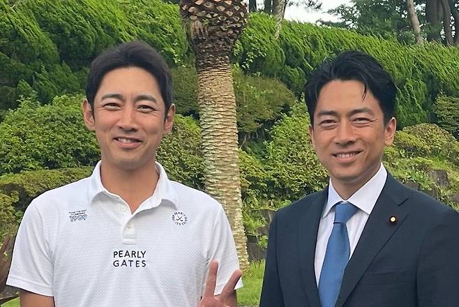 고이즈미 신지로(오른쪽)와 배우인 그의 형 고타로. 고이즈미 신지로가 2023년 자신의 인스타그램에 올린 사진./고이즈미 신지로 인스타그램