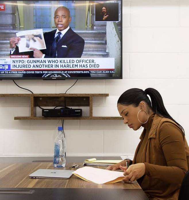 재스민 레이 전 뉴욕시 스포츠·웰니스·레크리에이션국 국장. 화면에 나오는 이가 에릭 애덤스 현 뉴욕시장./재스민 레이 인스타그램