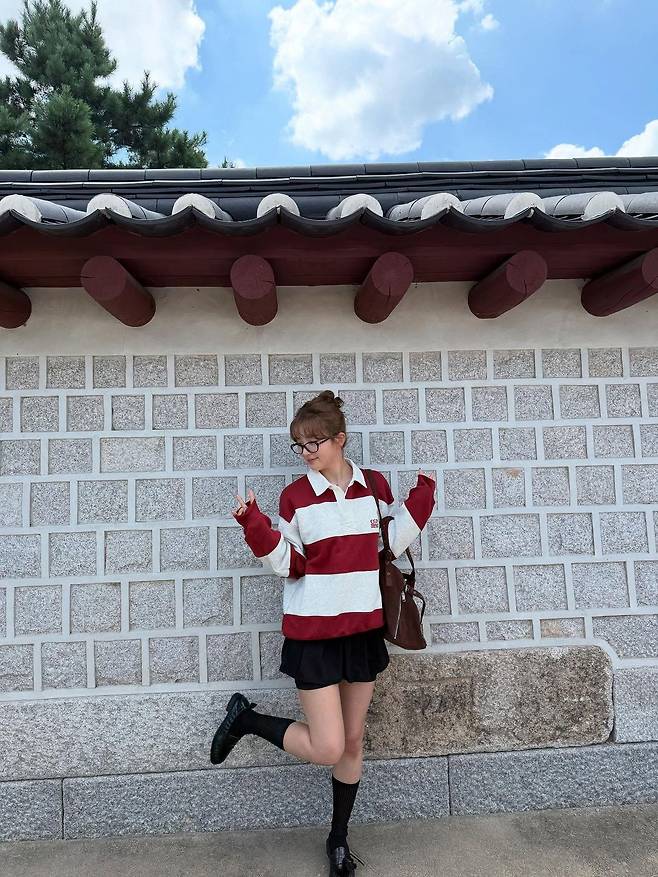 니삭스+로퍼 코디. 인스타그램 @hi_sseulgi