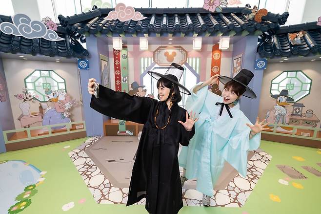 서울스카이에서 만날 수 있는 디즈니 K-헤리티지.  ‘미키와 친구들’이 한국을 방문해 고유의 문화를 체험하고, 그 매력을 소개하는 스토리로 전개된다. 롯데월드 제공.