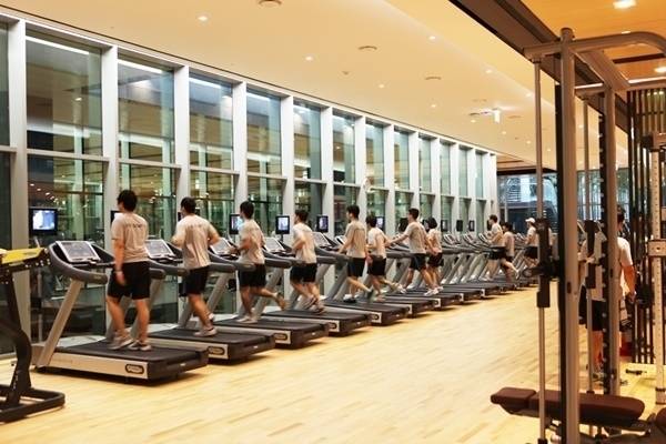 엔씨소프트 직원들이 사내 피트니스 센터에서 운동을 하고 있는 모습 [사진, 엔씨소프트]