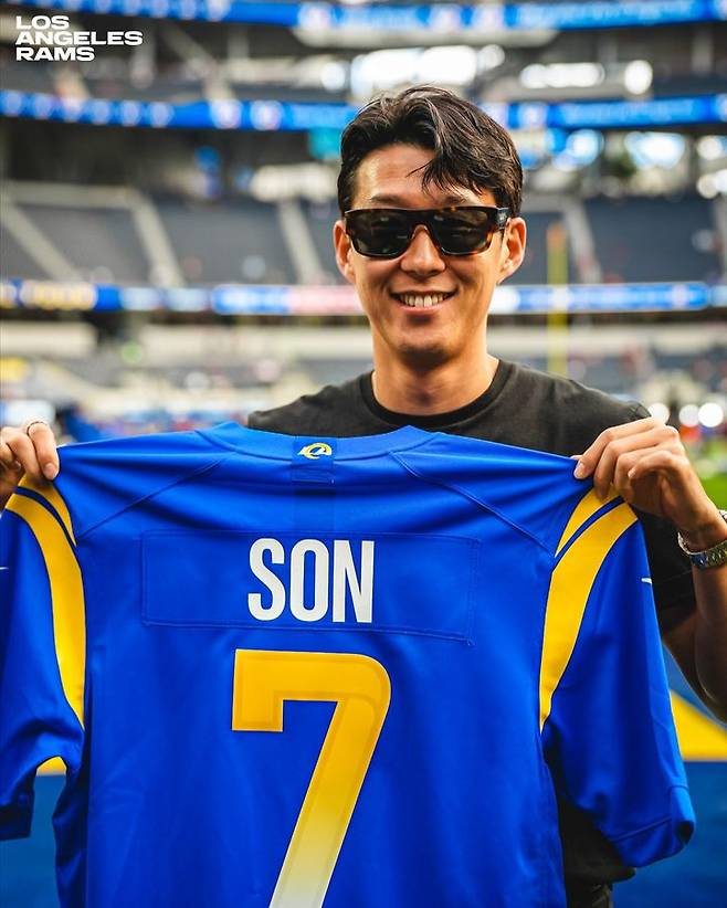 [서울=뉴시스]손흥민, 미국프로풋볼 NFL 램스 구장 방문. (사진=램스 구단 소셜미디어 캡처) 2025.10.03. photo@newsis.com *재판매 및 DB 금지