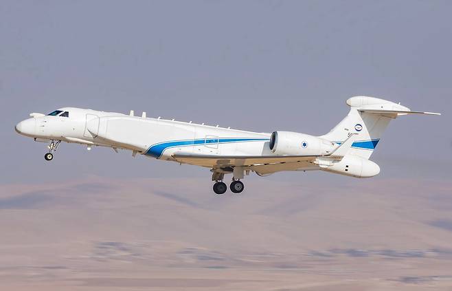 이스라엘군의 G550 공중조기경보통제기가 이륙하고 있다. L3 해리스가 제안하는 한국 조기경보기와 같은 종류인 엘타 EL/W-2085 레이더를 탑재한다. 세계일보 자료사진