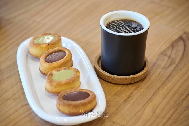 커피플러스 제이의 디저트 세트.