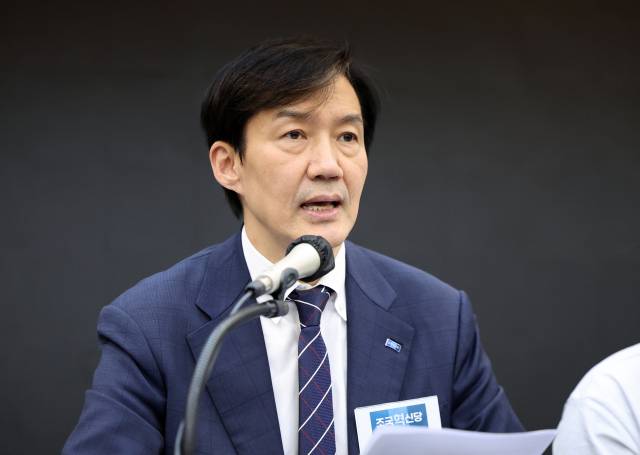 조국혁신당 조국 비상대책위원장이 지난 1일 오후 전남 순천에서 열린 비상대책위원회-전남도당 당원 간담회에서 발언하고 있다. 연합뉴스