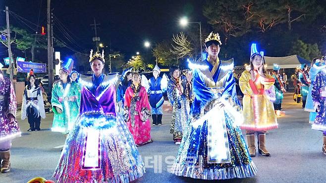 오는 12일까지 공주와 부여에서 열리는 ‘백제문화제’ 거리 퍼레이드 모습 (사진=공주시)