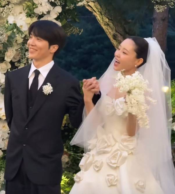 적재(왼쪽) 허송연 결혼식 / 출처=배혜지 인스타그램