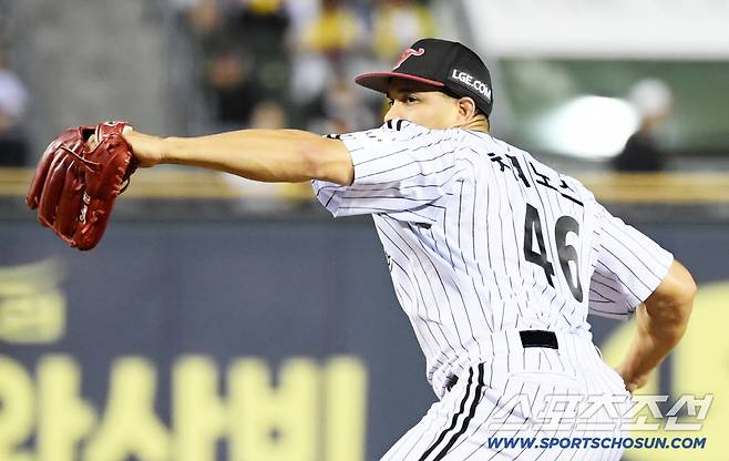 1일 잠실구장에서 열린 LG 트윈스와 NC 다이노스의 경기. LG 치리노스가 역투하고 있다. 잠실=박재만 기자 pjm@sportschosun.com/2025.10.01/