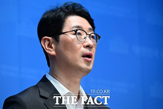 주진우 국민의힘 의원은 "국정자원 화재로 국민 피해가 속출할 때, 대통령은 무려 2일간 회의 주재도, 현장 방문도 없이 침묵했다. 잃어버린 48시간"며 촬영일자 공개를 욕구했다. /남윤호 기자