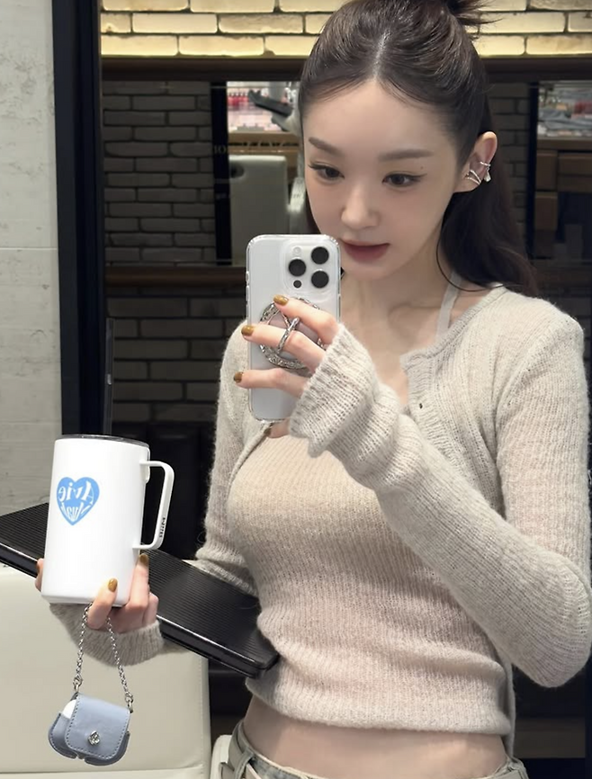 반묶음 헤어 (출처 : 인스타그램 @iammingki)