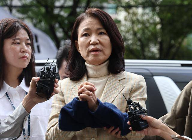 이진숙 전 방송통신위원장이 4일 오후 체포적부심사를 받기 위해 서울남부지법으로 들어서며 발언하고 있다.연합뉴스