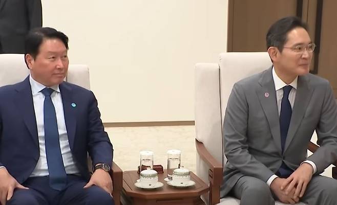 이재명 대통령과 샘 알트만 오픈AI 대표 접견에 참석한 최태원 SK 대표이사 회장과 이재용 삼성전자 회장