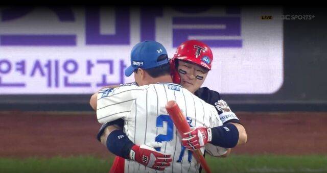 최형우와 오승환의 포옹/티빙 캡쳐