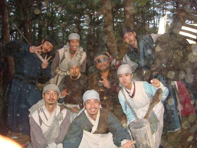 제산대군 무리와의 전투를 촬영했을 때 찍은 사진. 윤서아 인스타그램