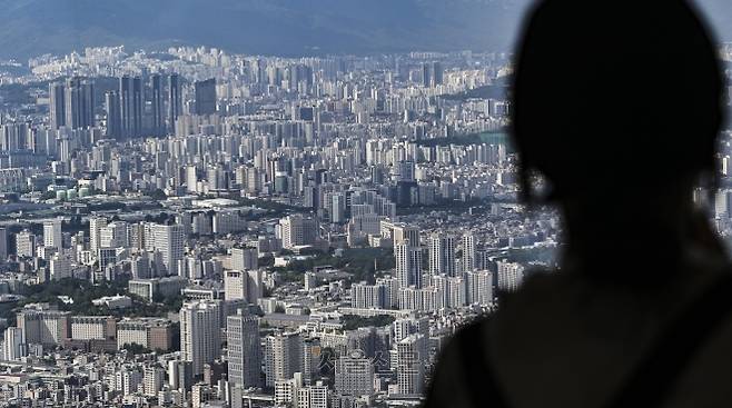 서울 송파구 롯데월드타워 전망대에서 바라본 아파트의 모습. 서울신문DB