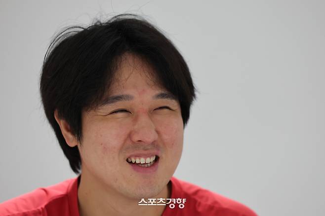 SSG랜더스 최정이 지난달 24일 인천 SSG랜더스필드에서 인터뷰를 하고 있다. 성동훈 기자