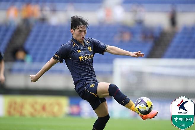 ▲ 4일 오후 광주월드컵경기장에서 광주FC와 대구FC의 하나은행 K리그1 2025 32라운드가 열렸다. 2골 1도움으로 에이스 기량을 과시한 세징야를 앞세운 대구가 3-2로 극장 승리를 따내며 꼴찌 탈출을 향한 속도를 내기 시작했다. ⓒ한국프로축구연맹