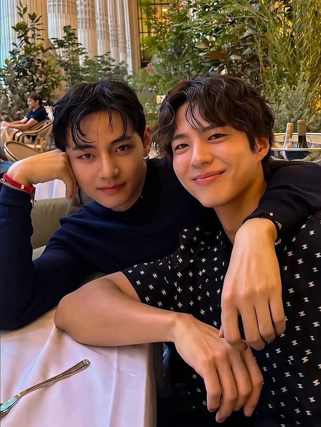 방탄소년단 뷔, 박보검과 "참 아름다운" 10년 우정