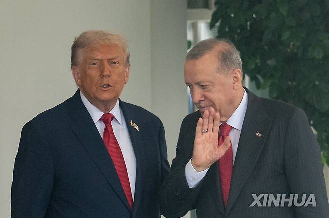 에르도안 튀르키예 대통령과 트럼프 미국 대통령 [신화 연합뉴스 자료사진. 재판매 및 DB 금지]