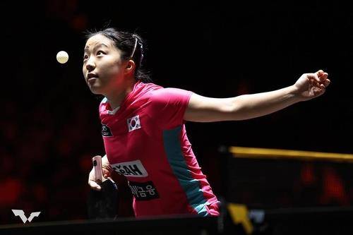 서브 넣는 신유빈 [WTT 인스타그램 캡처. 재판매 및 DB 금지]