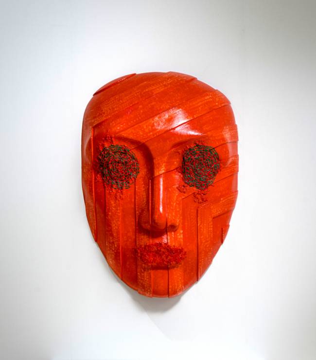 안창홍 작 '마스크 2019'(2019, FRP에 아크릴 물감, 115×110×50㎝). /경남도립미술관