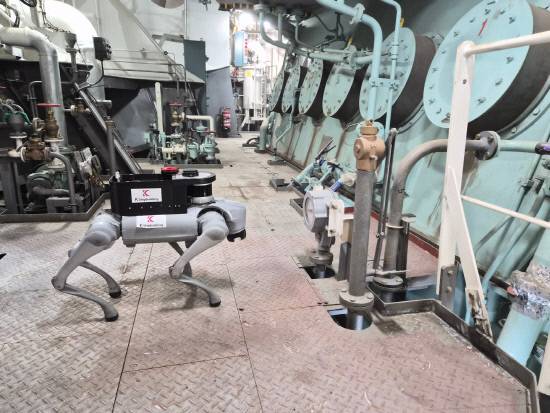 케이조선이 조선소 처음으로 선박내 4족 보행 로봇을 활용한 안전감시와 협소한 공간의 모니터링을 실증하고 있다.