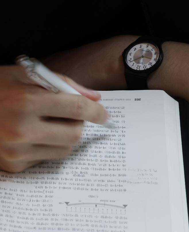 2026학년도 대학수학능력시험을 50일 앞둔 24일 경기 화성시 동탄고등학교에서 3학년 학생들이 흔들림 없이 수능 준비에 매진하고 있다. 2025.9.24 뉴스1