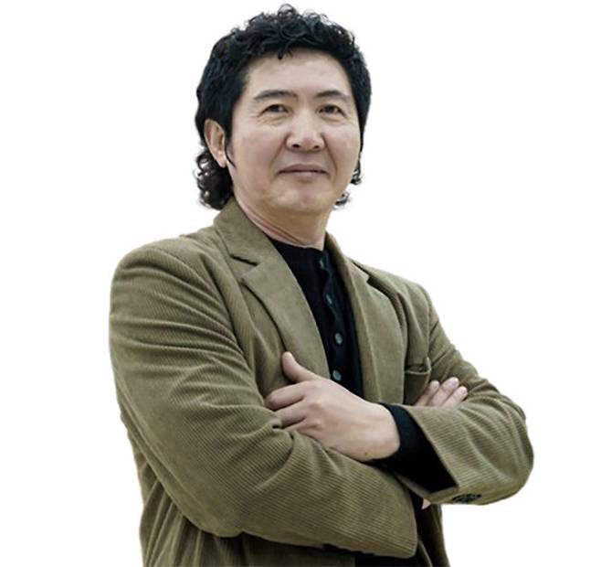 한국에서 연출가의 새 삶을 살고 있는 오진하 감독.