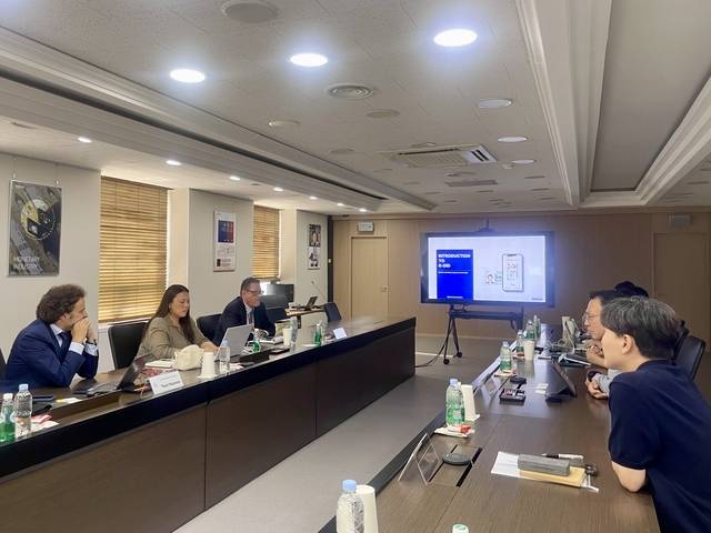 글로벌 보안솔루션 전문기업 SICPA사 관계자들이 한국조폐공사 대전 본사에서 ICT협력방안을 논의하고 있다. [조폐공]